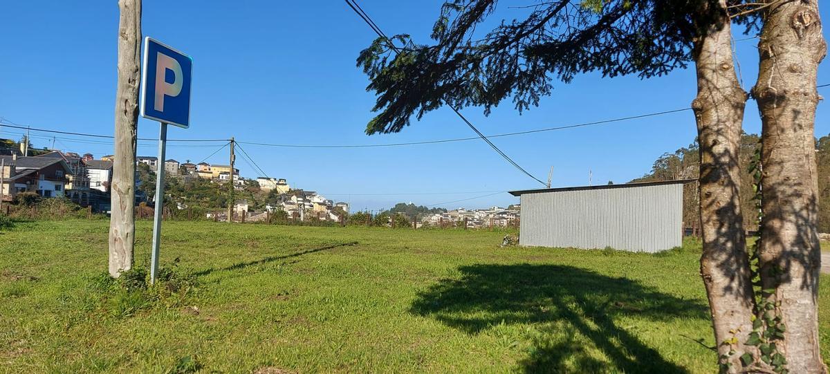 Terrenos donde se ubicará la futura área de autocaravanas de Luarca.