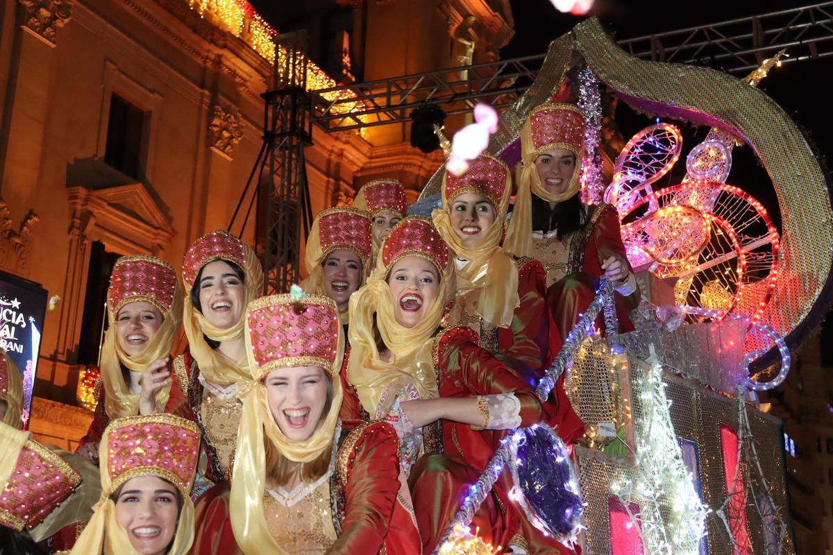 Vuelta a casa de Laura, Paula y las falleras 2023