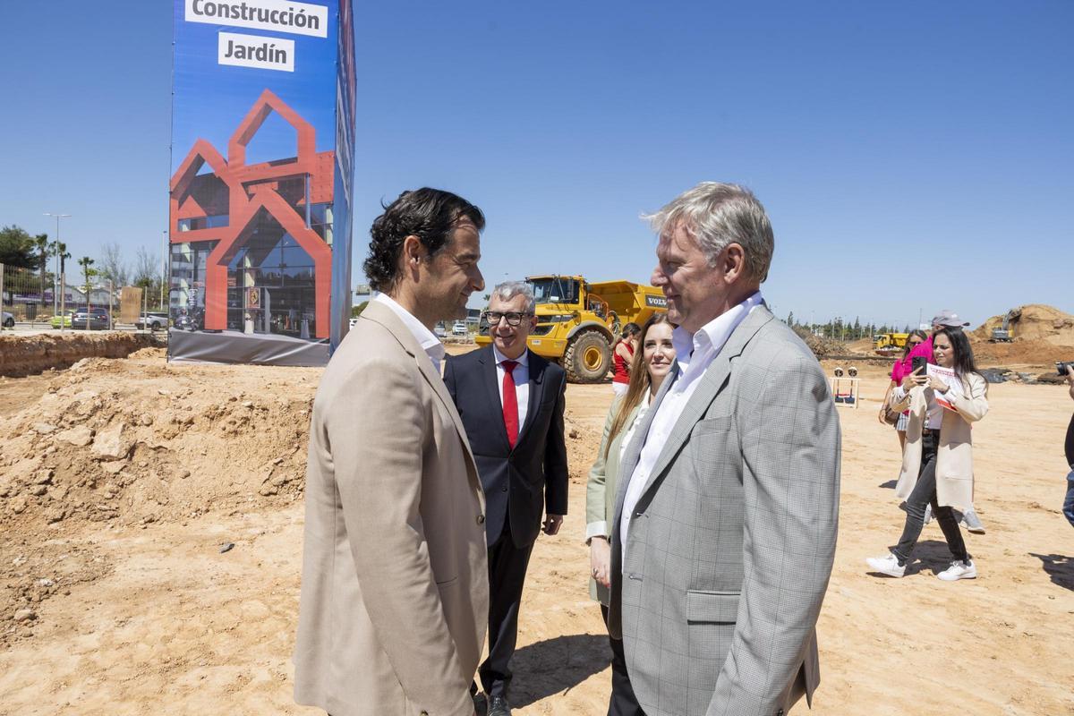 Arrancan las obras de la nueva tienda de Bauhaus en Torrevieja Arrancan las obras de la nueva tienda de Bauhaus en Torrevieja