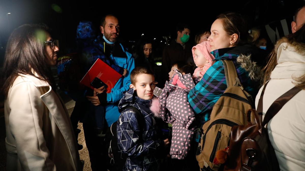 Llegan a València 40 refugiados ucranianos entre los que hay muchos niños pequeños