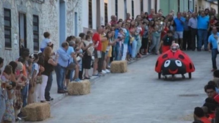 Dos heridos graves, entre ellos un niño, en una carrera de ‘autos locos’