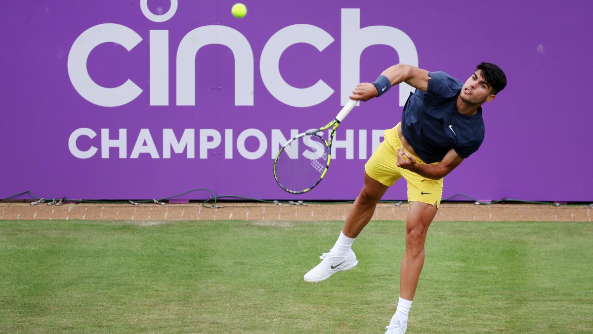 Carlos Alcaraz en su debut en Queen's
