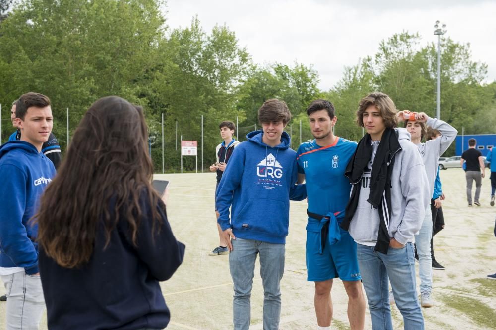 Entrenamiento del Real Oviedo y alumnos del Loyola