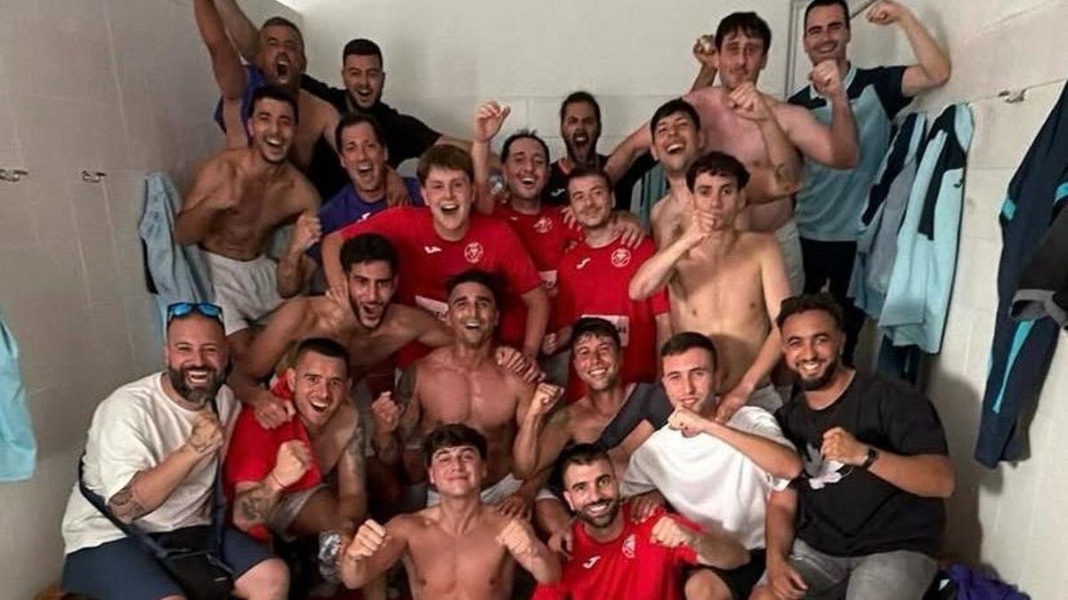 El Roses City B celebra la victòria de l'anada.