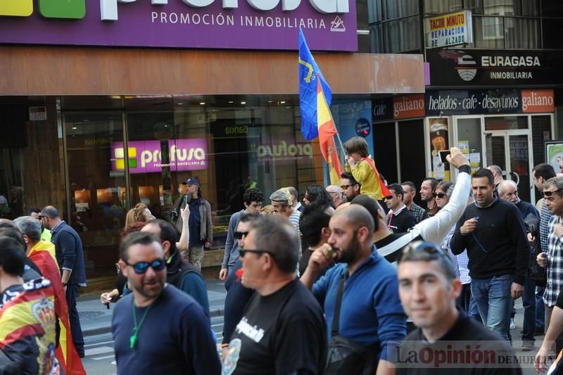 Miles de policías claman en Murcia para exigir "equiparación real" de sus salarios