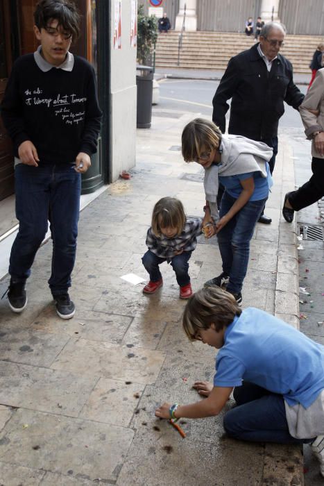 Ambiente fallero en las calles de València