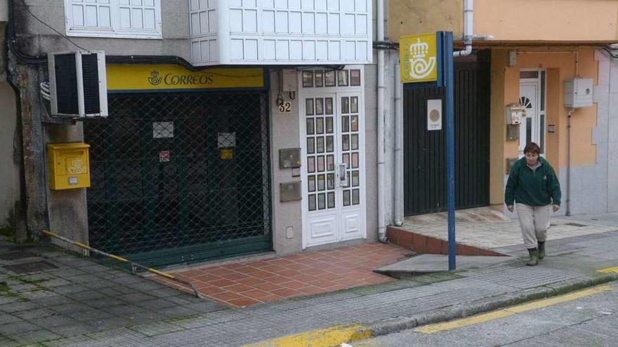 Oficina que Correos tiene en Vilaxoán, ayer por la tarde. // Noé Parga