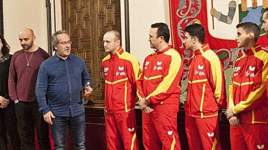 El alcalde y el concejal de Deportes reciben en el Ayuntamiento de Zamora a la selección española.