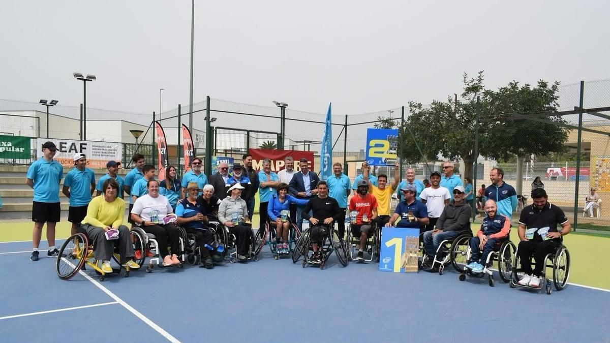 Participantes en una edición anterior del torneo de Almussafes.