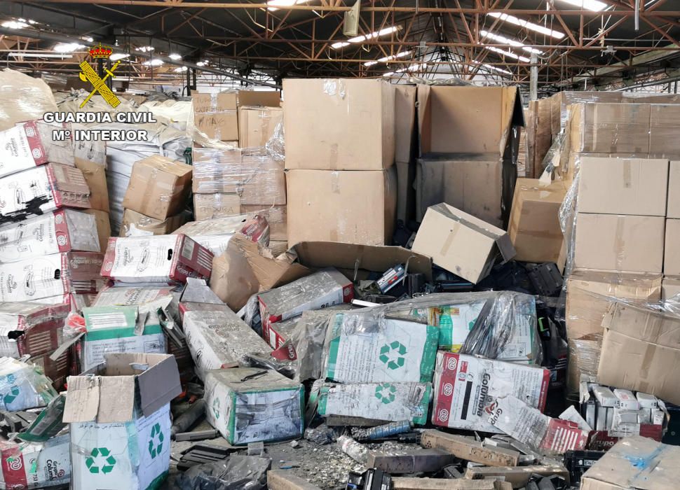 Encuentran 5.000 toneladas de tóneres de impresión usados en un almacén clandestino de Murcia