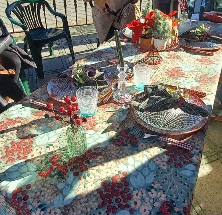 Cómo poner y decorar una mesa en estas fiestas: así queda la propuesta del taller de "Llanera Navidad"