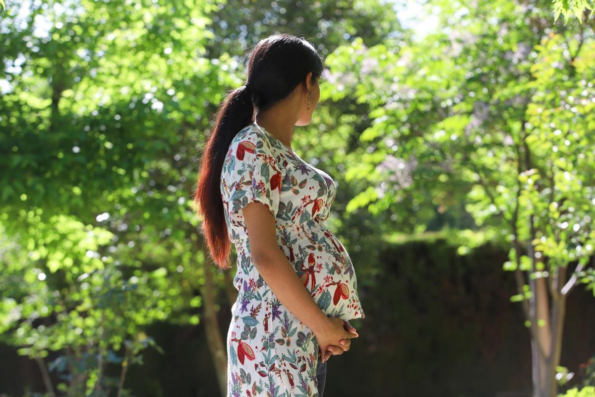 Una mujer embarazada, en las instalaciones de las Adoratrices.
