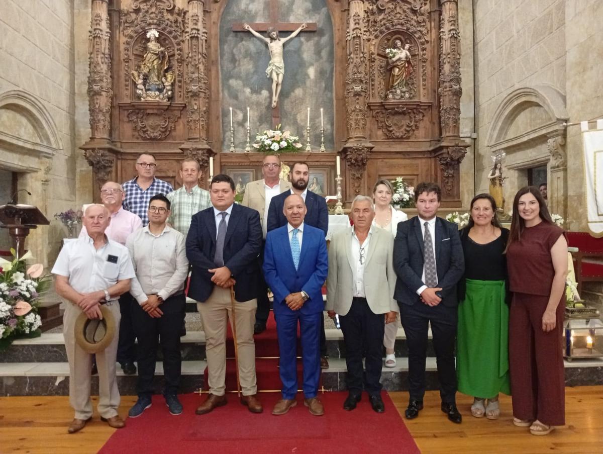 Autoridades tras la misa en honor a la patrona de Moraleja del Vino, Santa María Magdalena.