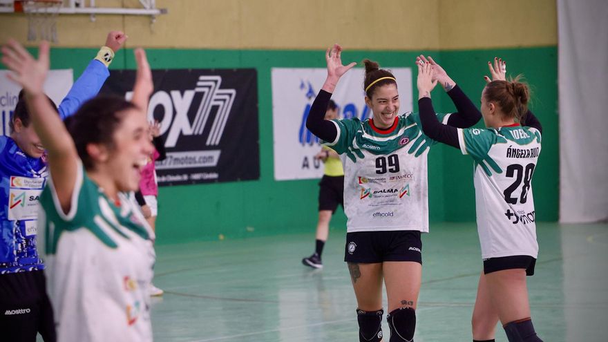 El Salma Adesal de balonmano rompe barreras en la División de Honor Oro femenina