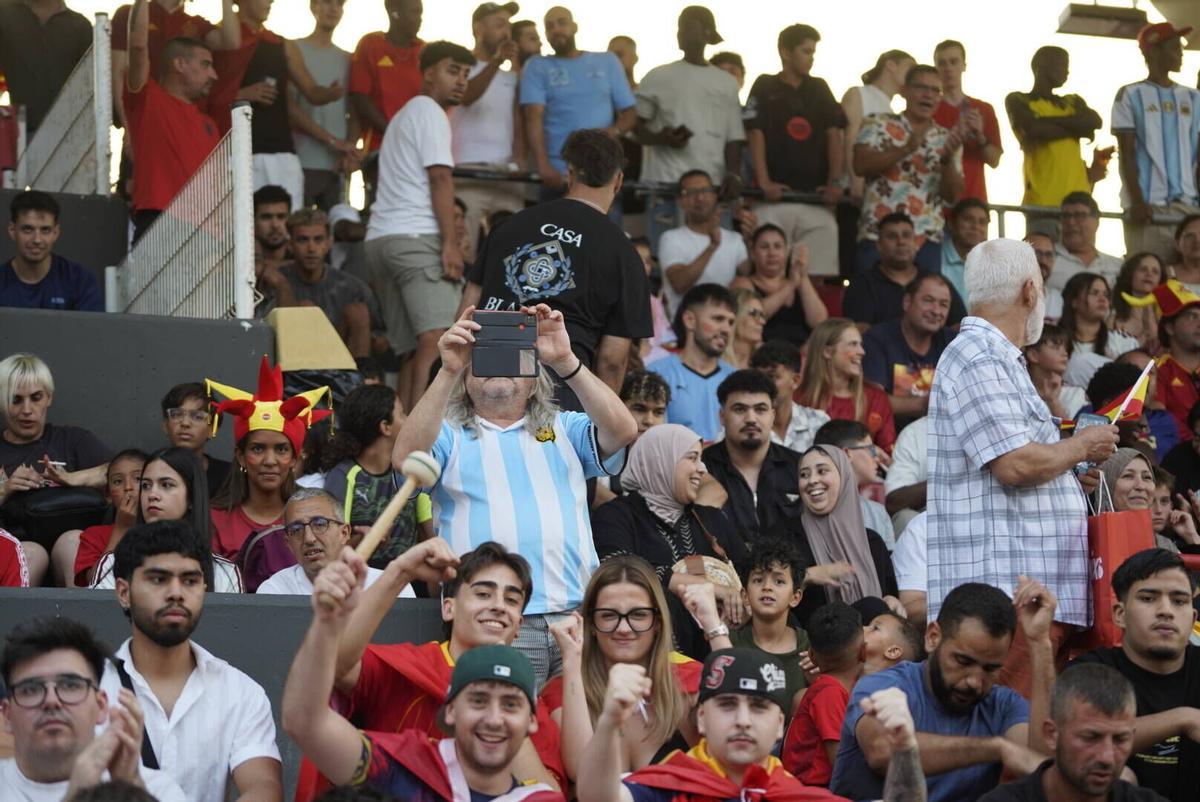 Busca't a les imatges del partit de la final del mundial a l'estadi del Nou Congost