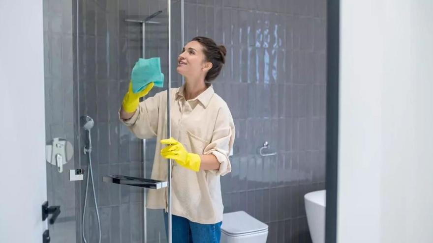 Adiós a la mampara de ducha, la nueva tendencia que arrasa y no exige tanta limpieza