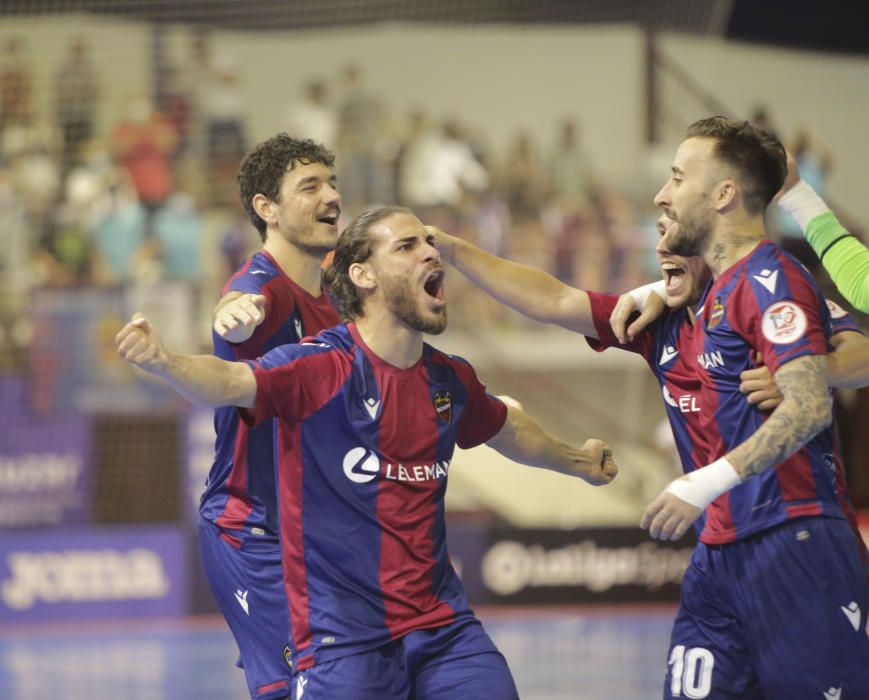 Levante - Valdepeñas: Las mejores fotos del duelo