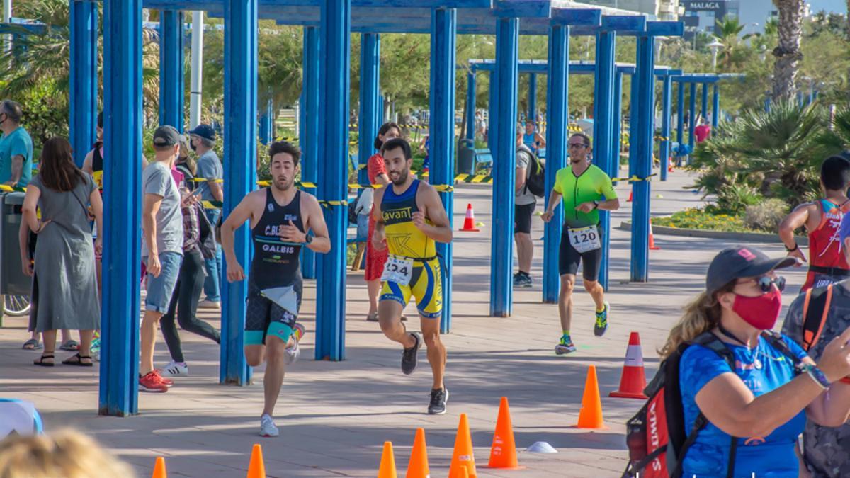 El Acuatlón Málaga 2021 reunió a 350 deportistas