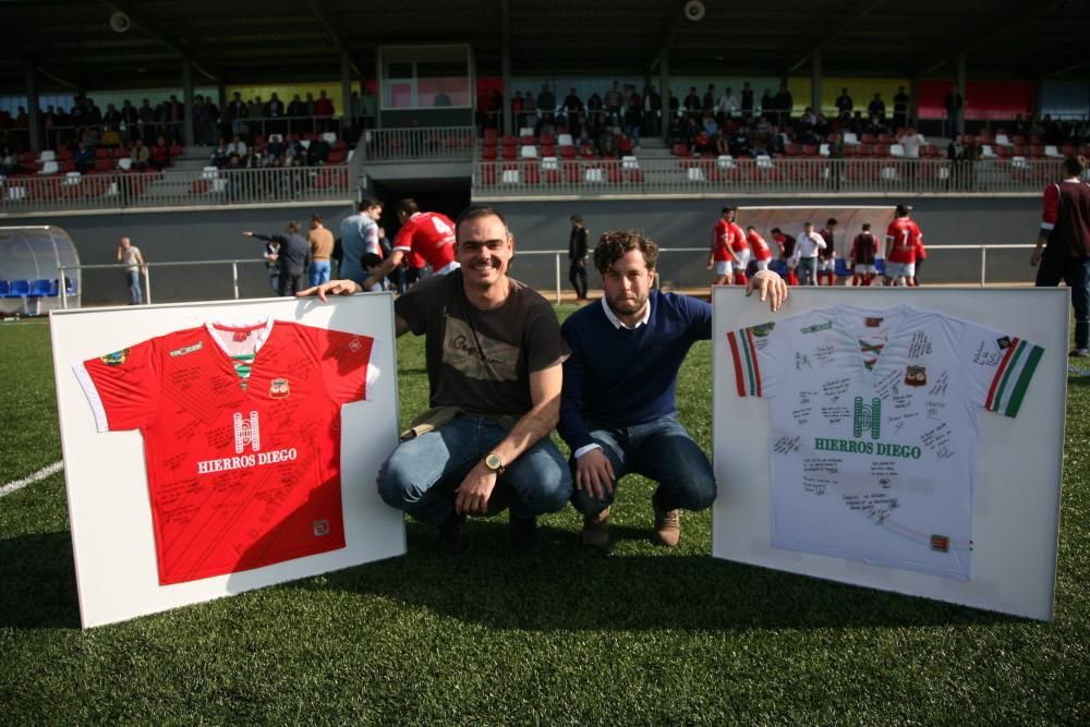 El club homenajea en su despedida al capitán tras 15 años en el club y a su entrenador, tras seis temporadas al frente del banquillo.