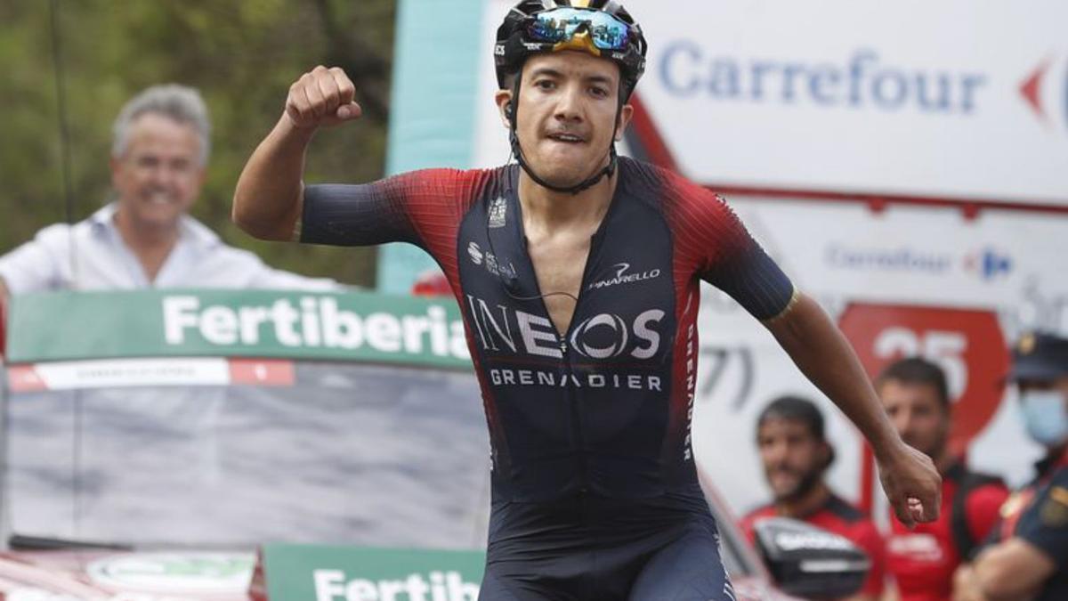 Carapaz guanya l’etapa de la Vuelta | EFE/JAVIER LIZÓN