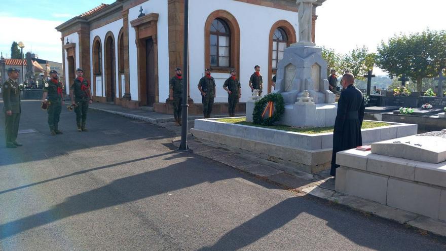 La Brilat homenajea a los Caídos, en el cementerio del Salvador