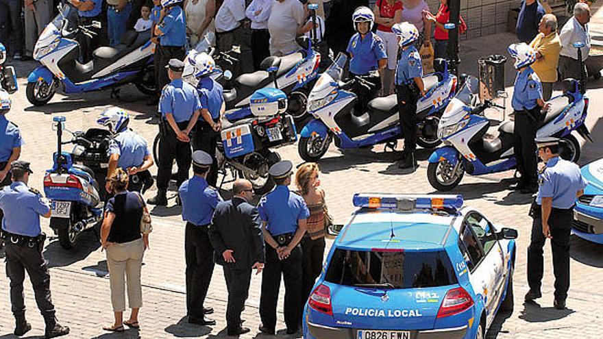 Presentación de efectivos y vehículos de la Policía Local.