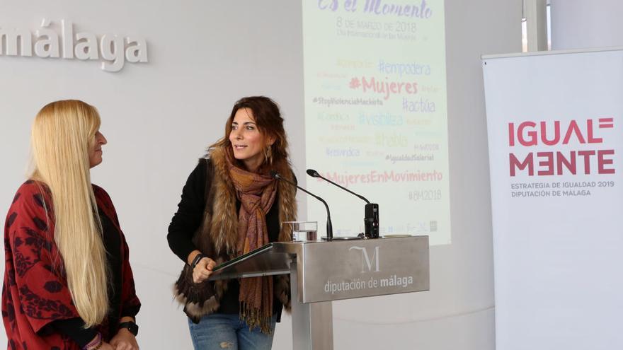 La vicepresidenta de la Diputación, Ana Mata, junto a la profesora Rosa Liarte.