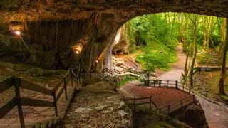 El pueblo del Pirineo navarro que esconde las "Cuevas de las Brujas" tiene túneles de piedra, tres niveles y 120 metro de longitud
