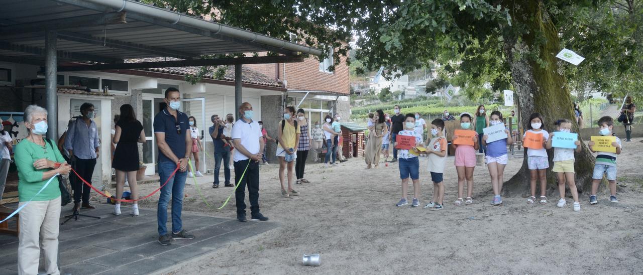 Protesta ante la escuela de Verducido en julio del año pasado.