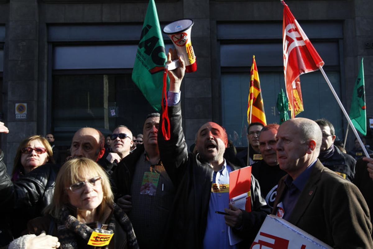 Els funcionaris, durant la protesta.