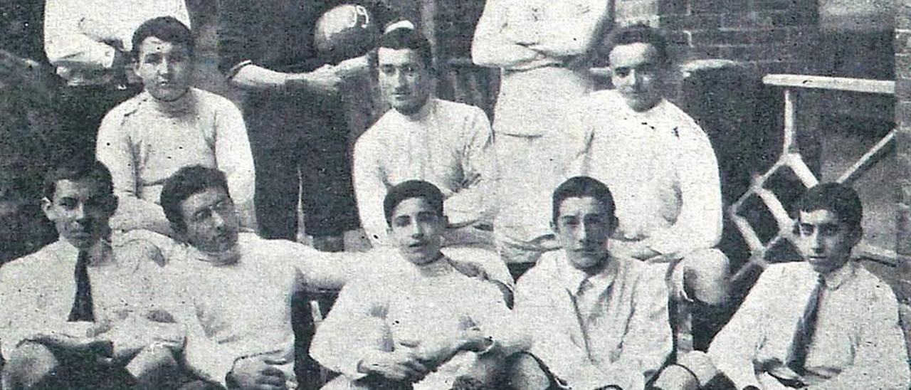 El equipo del colegio, en 1909.