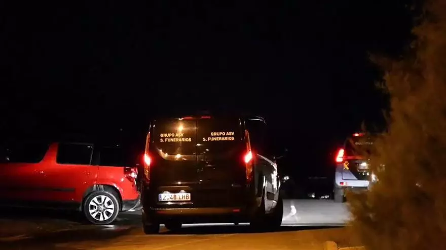 Hallan a dos cadáveres en una calle de una urbanización de La Marina en Elx