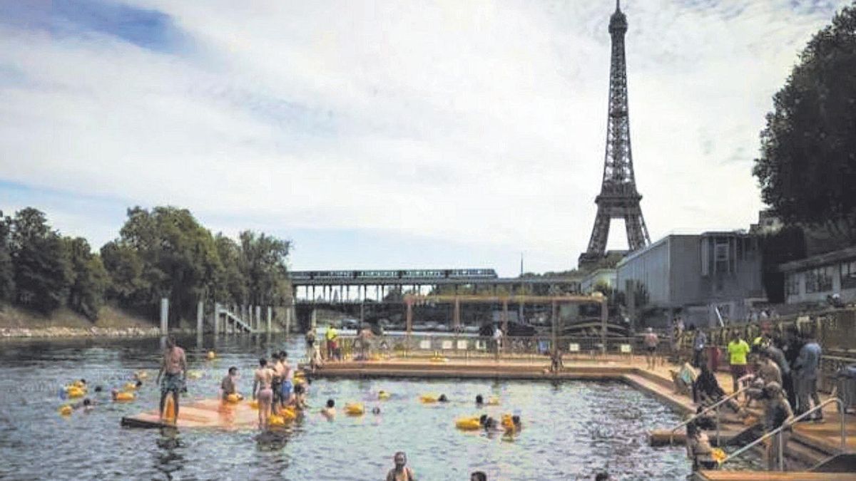 Parisencs banyant-se al Sena.