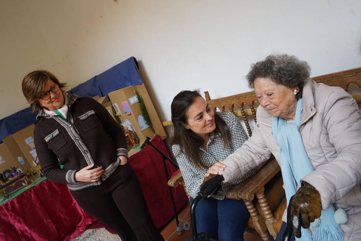 Las delegadas de Salud y Consumo e Inclusión Social, Juventud, Familias e Igualdad, María Jesús Botella y Dolores Sánchez respectivamente, visitan la Residencia de Mayores San Juan de la Cruz, para informar sobre las novedades de la Unidad de Residencias
