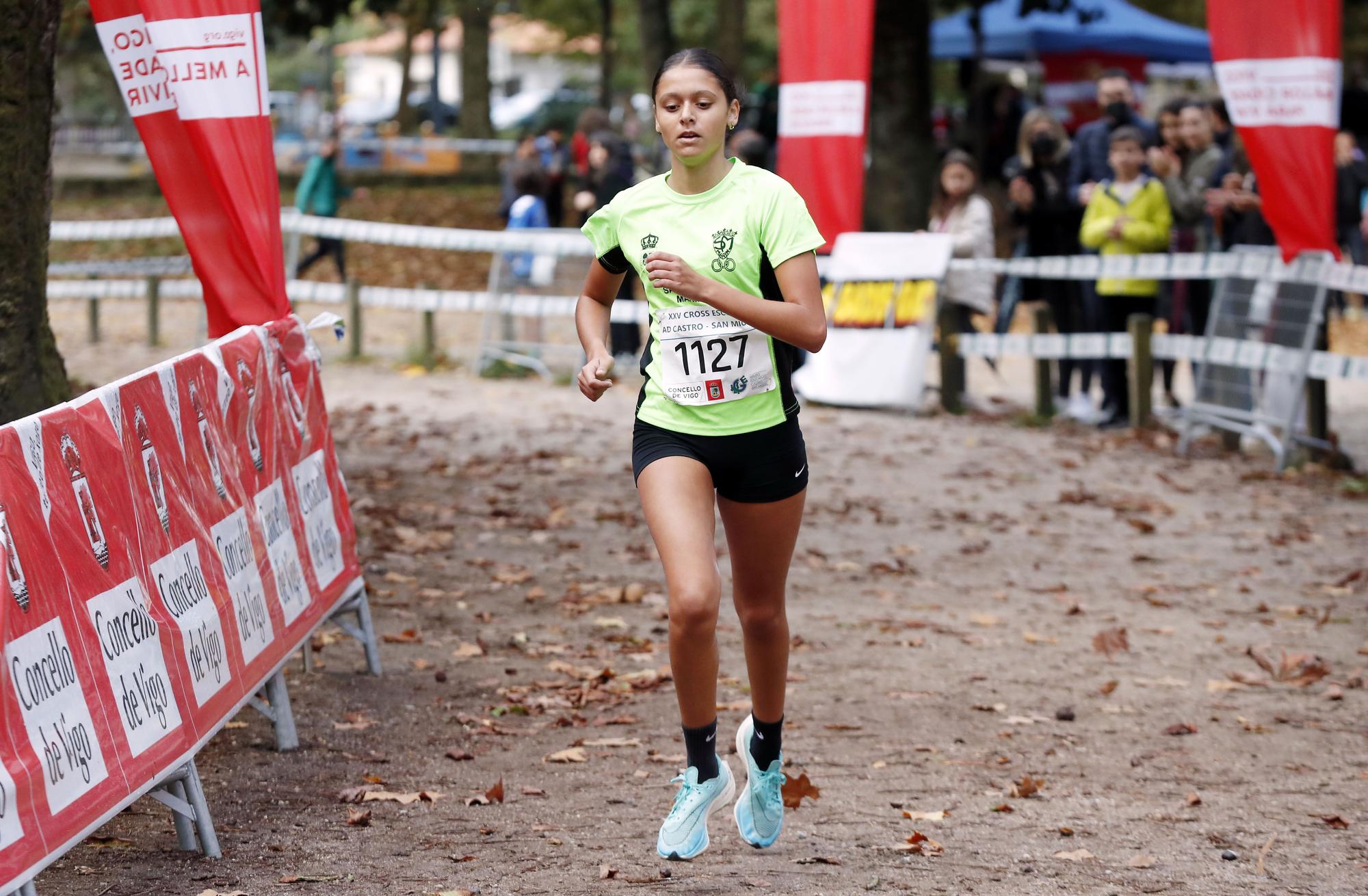 Un millar de jóvenes apuestan por el deporte en el Cross Castro San Miguel