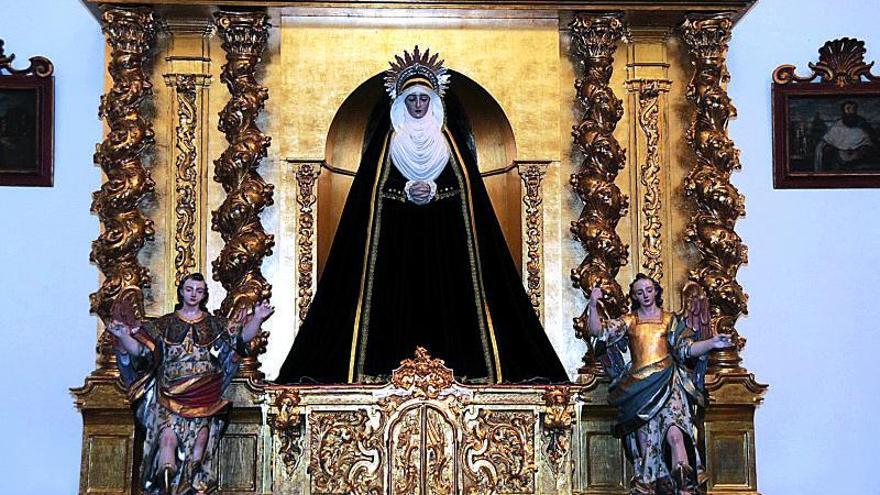Virgen de la Soledad: La imponente imagen de la Virgen de la Soledad del antiguo convento de la Merced es testigo mudo del esplendor de la Semana Santa de los siglos XVI y XVII.