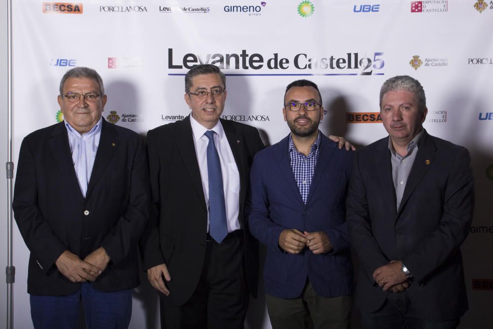 El director de contenidos de Prensa valenciana, Cruz Sierra, junto al presidente de COCEMFE, Carlos Laguna; el delegado de Levante de Castelló, Pepe Beltrán, y el presidente del CD Castellón, David Cruz.