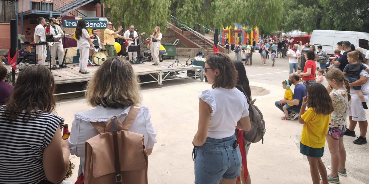 El concierto de Trobadorets ha puesto el broche a una tarde muy divertida.