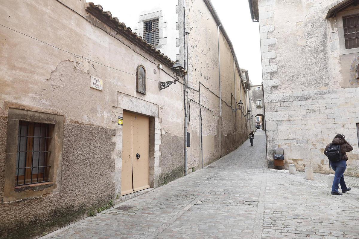 La porta d’entrada al convent de les Caputxines, a la pujada del Rei Martí.