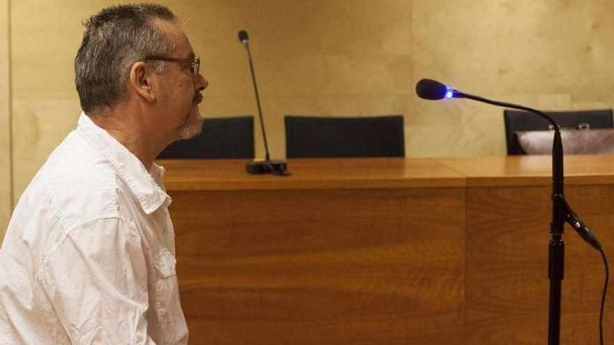 Miguel Muñoz Funez, acusado de violar a su hija durante 14 años, durante el juicio. &#039;diario de girona&#039;
