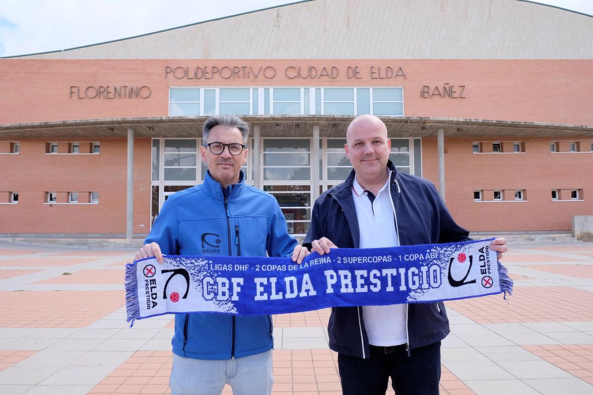 El presidente del Elda Prestigio Manolo Pastor, junto al nuevo entrenador Chema Vives