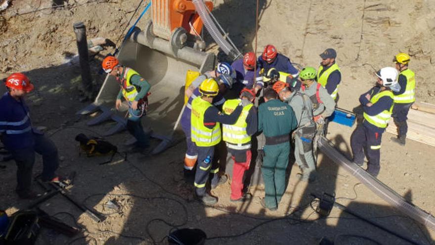 Los mineros llevan equipos de ventilación especializados para garantizar el oxígeno mientras trabajan