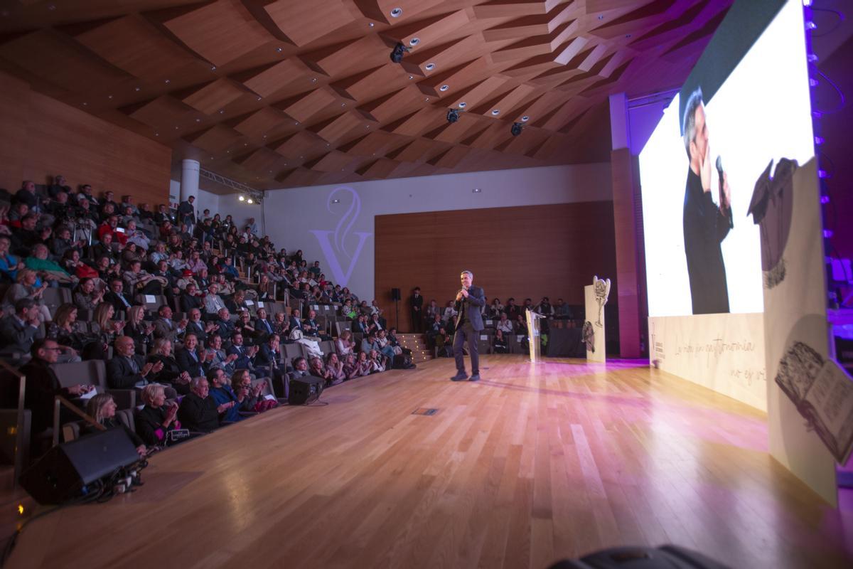 Daniel de la Cámara presentó con humor la gala de los Premios de Gastronomía de la Comunidad Valenciana en el ADDA