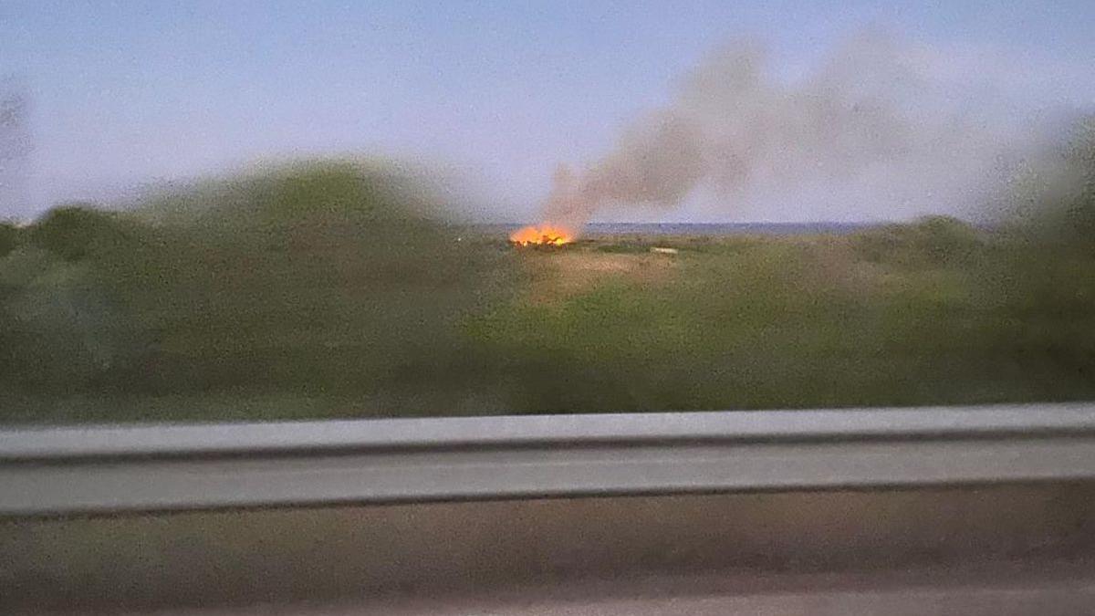 Uno de los focos del incendio del Prat.