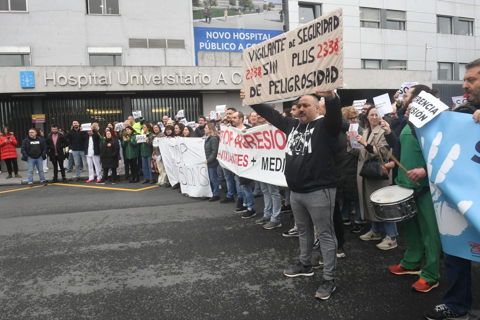 Protesta en el Chuac por agresiones a personal sanitario