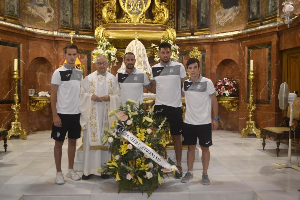 FC Cartagena: Ofrenda floral a la Virgen de la Car