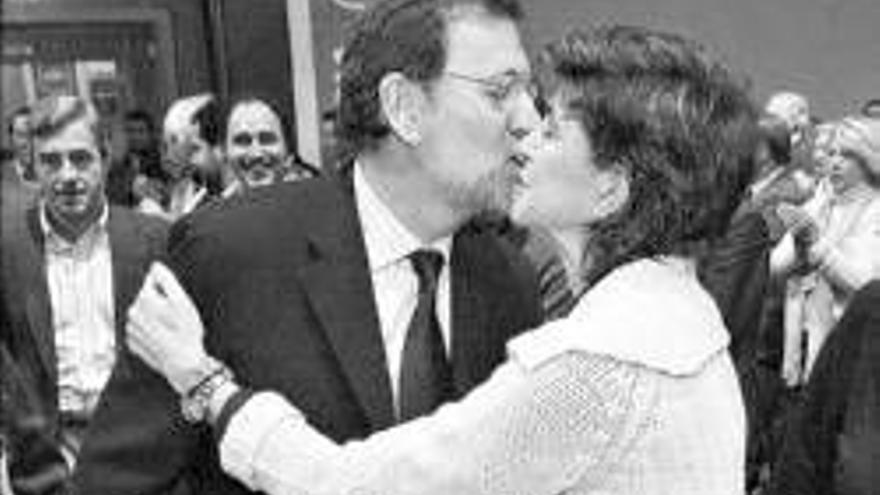 San Gil se enfrenta a la nueva línea de Rajoy y desata un motín en el PP