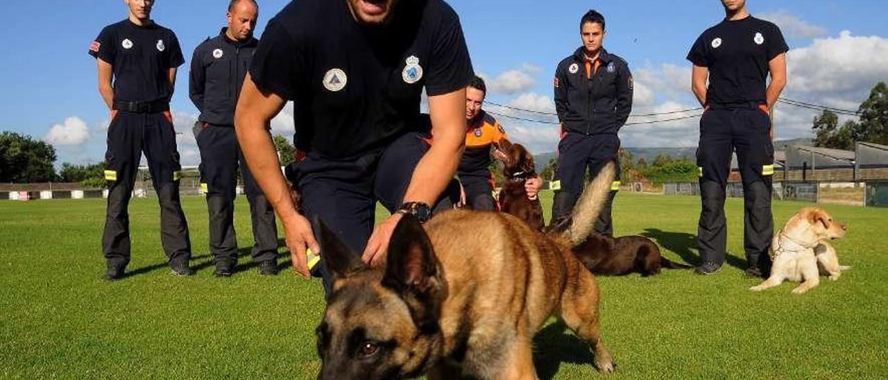 Una foto de un entrenamiento de la agrupación. // Bernabé/Javier Lalín