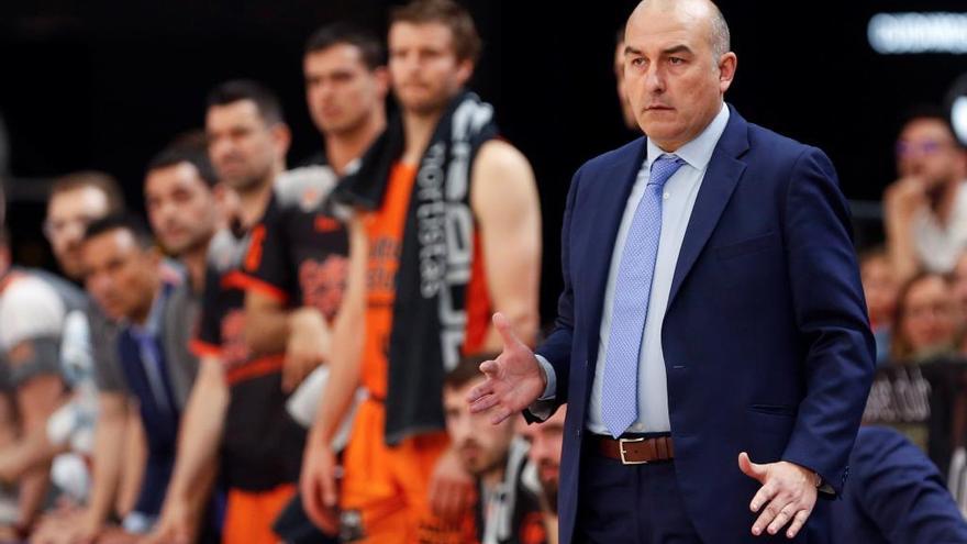 Jaume Ponsarnau, durante un partido la pasada temporada con el Valencia Basket.