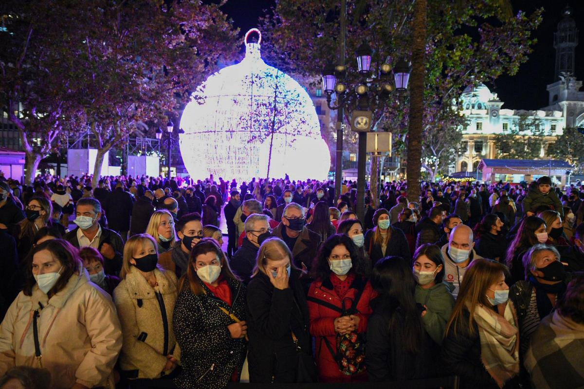 Aumenta la presión hospitalaria en medio de las luces de Navidad, las rebajas y las aglomeraciones